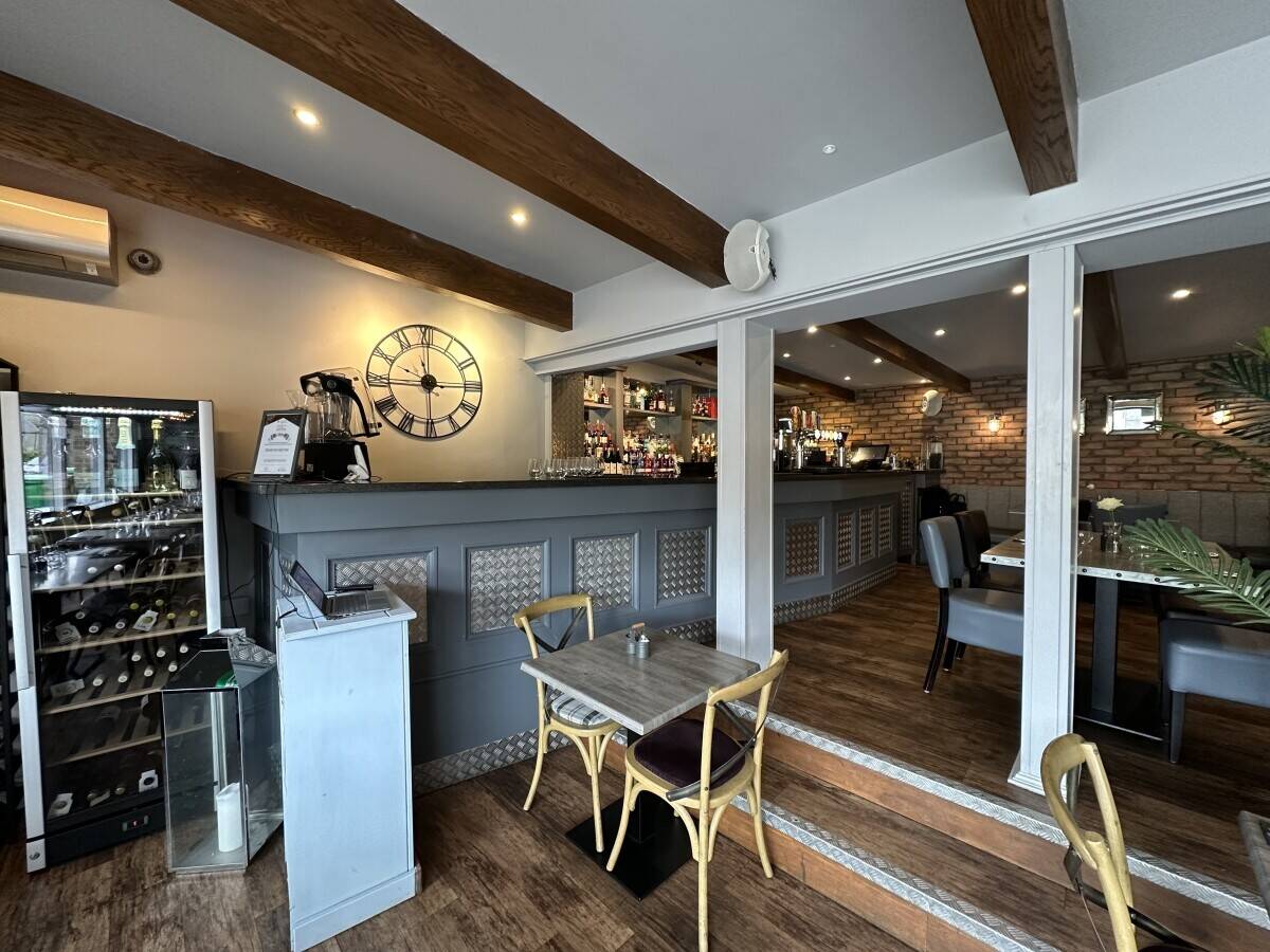 60 Cover Attractive Town Centre Restaurant & 40 Cover Separate Bar