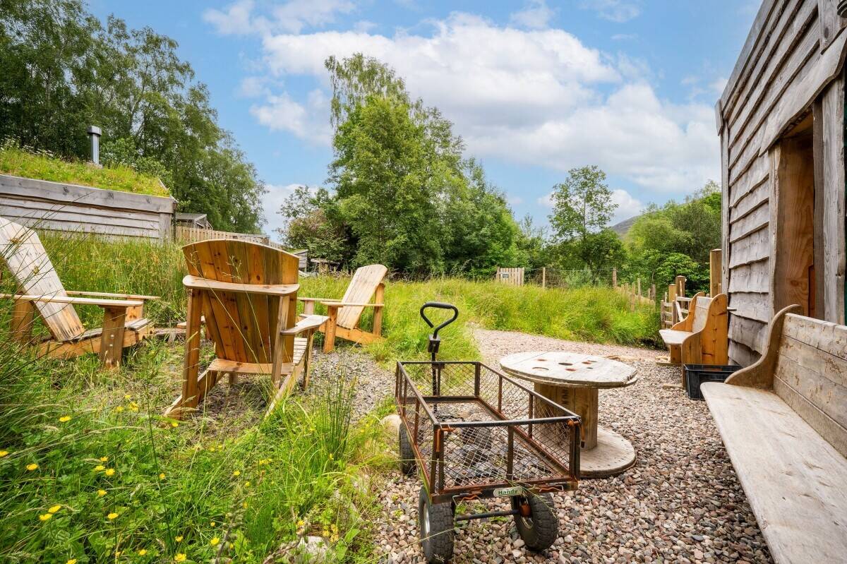 Cosy, Quirky, Handcrafted Wooden Eco-Cabins Photo 10