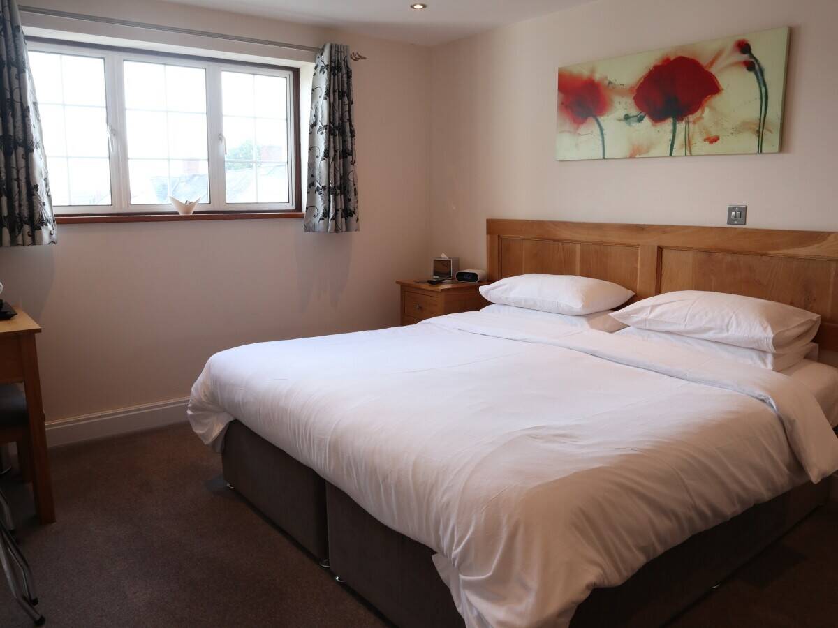 CORNWALL – ESTABLISHED VILLAGE FREEHOUSE WITH LETTING ROOMS ON ATLANTIC HIGHWAY Photo 10