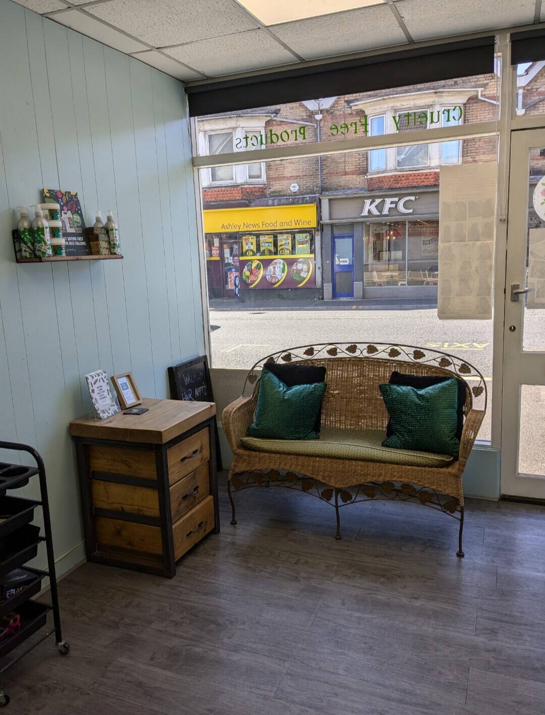 *Price Reduction* Hair Salon, Lower Parkstone, Prime Main Road, Low Premium £22,500 ONO & Low Rent Photo 9