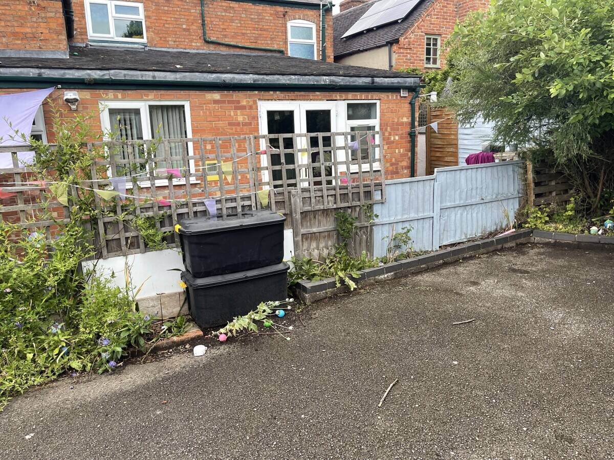 Offers invited! Commercial Investment Property  -  rental income of £60,000 per annum Photo 10