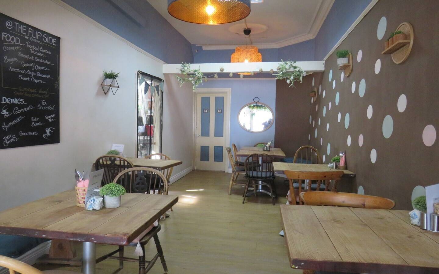 Delightful, Very Well-known Cafe and Creperie Business