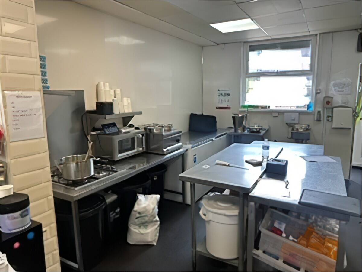 TRADITIONAL FISH AND CHIPS TAKEAWAY IN VERY SOUGHT AFTER LOCATION IN TEESSIDE Photo 10