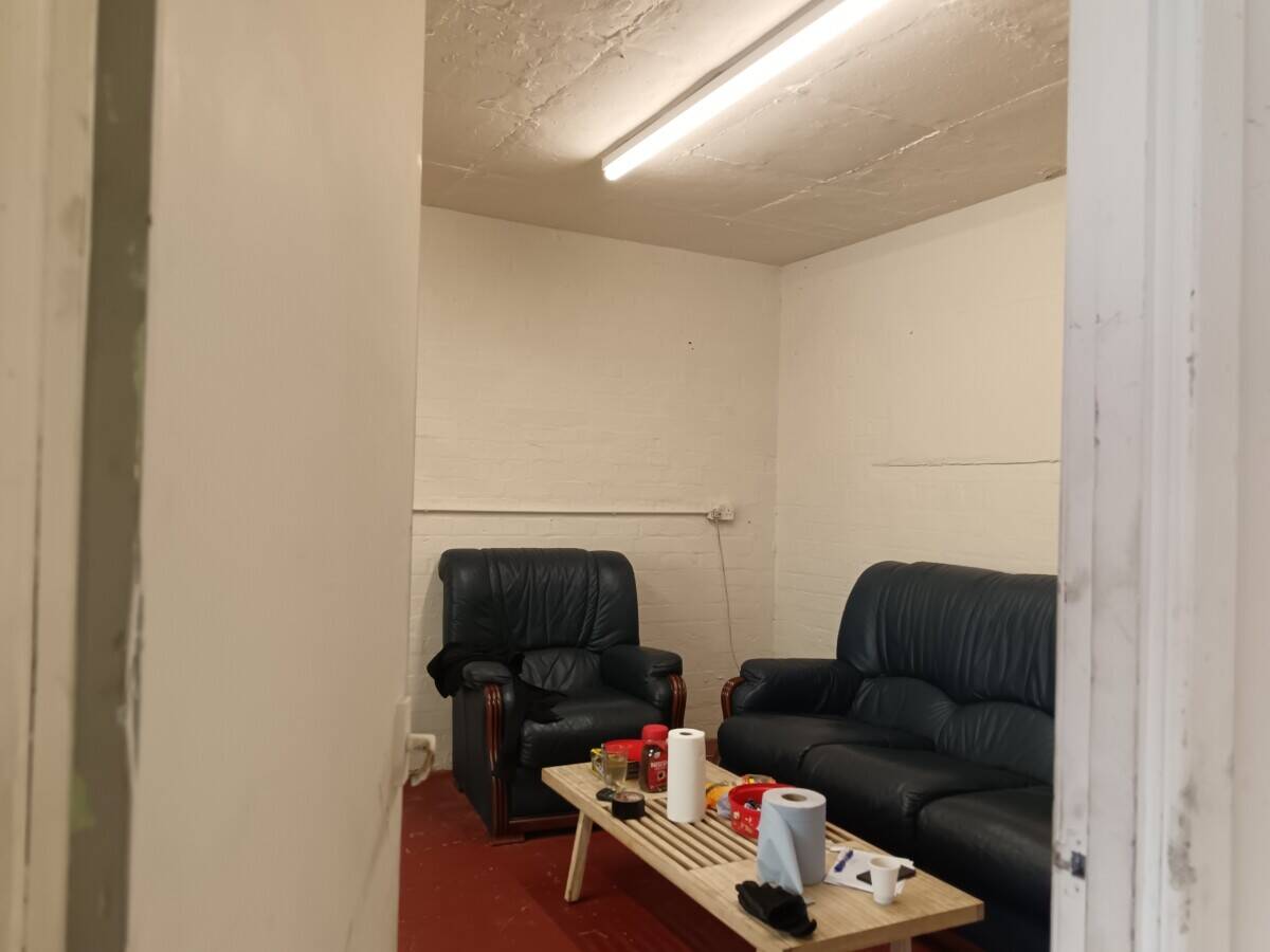 Car Repair Garage Unit Photo 10