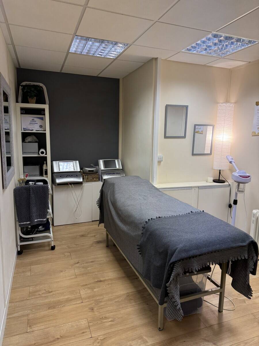 Beauty Salon for Sale in Dunstable, Beds