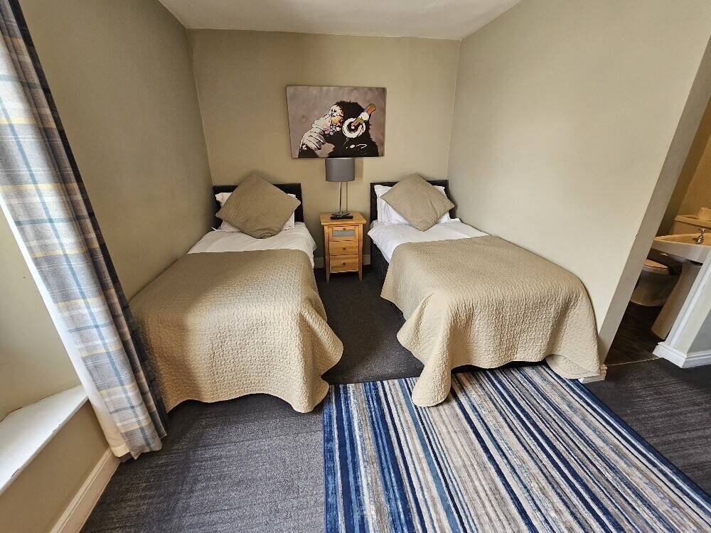 Impressive Dorset Village Inn With Up To 6 Ensuite Letting Rooms & 4 Bedroom Owners Accommodation