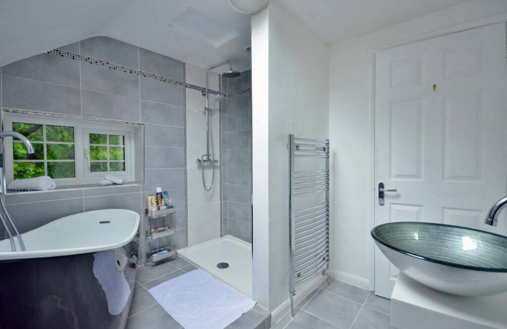 CUMBRIA - LUXURY 8 BEDROOM GUEST HOUSE LOCATED IN THE WESTERN LAKES