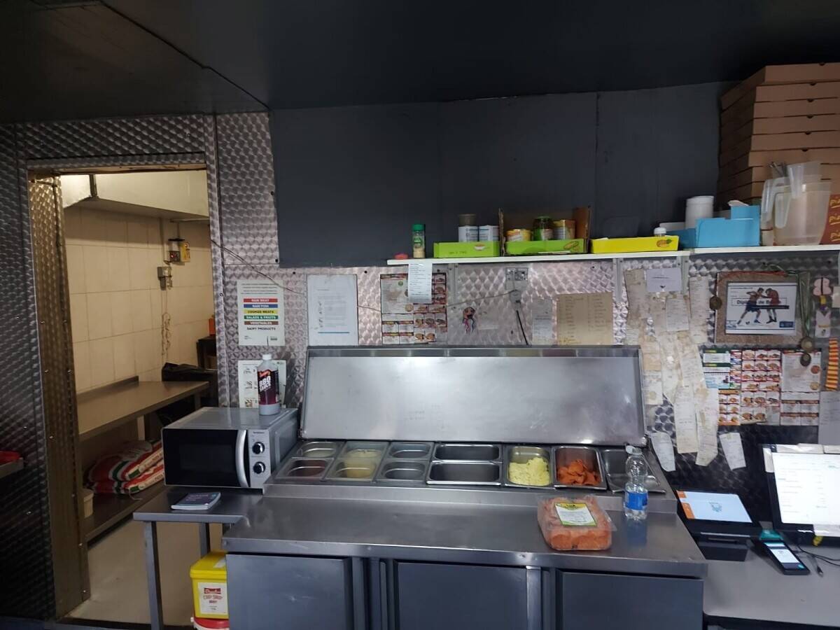 Kebab and pizza shop Photo 10