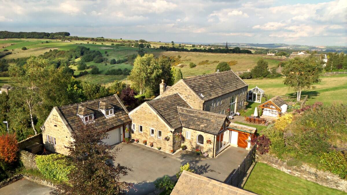 Profitable aerial photography business. Earn £1,500+ week. Turnkey opportunity.