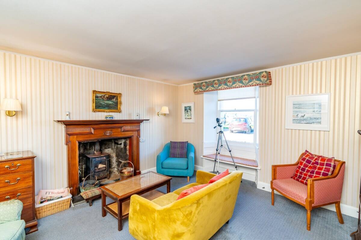A popular Highland hostelry in an outstanding location on the NC500, Shieldaig (ref 1699)