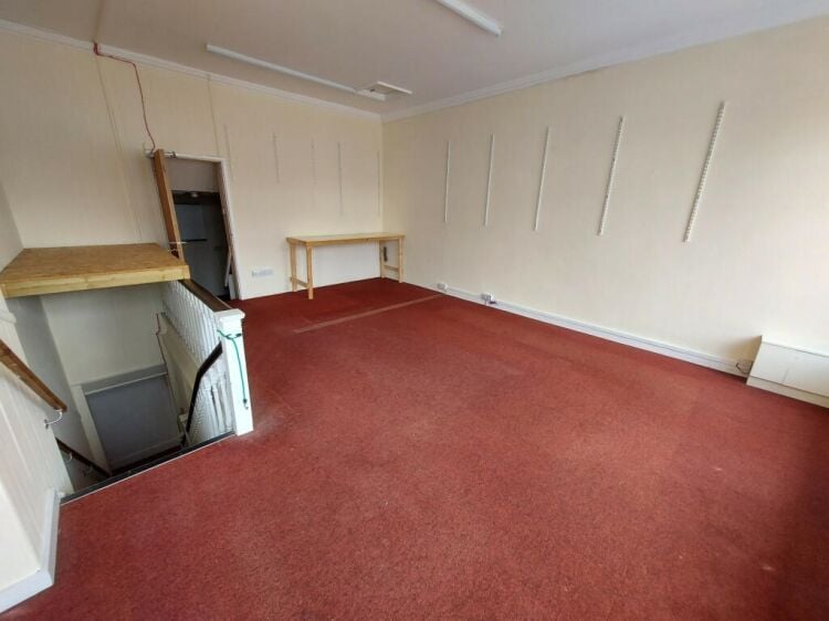 Freehold Commercial Property Located In Redruth Photo 10