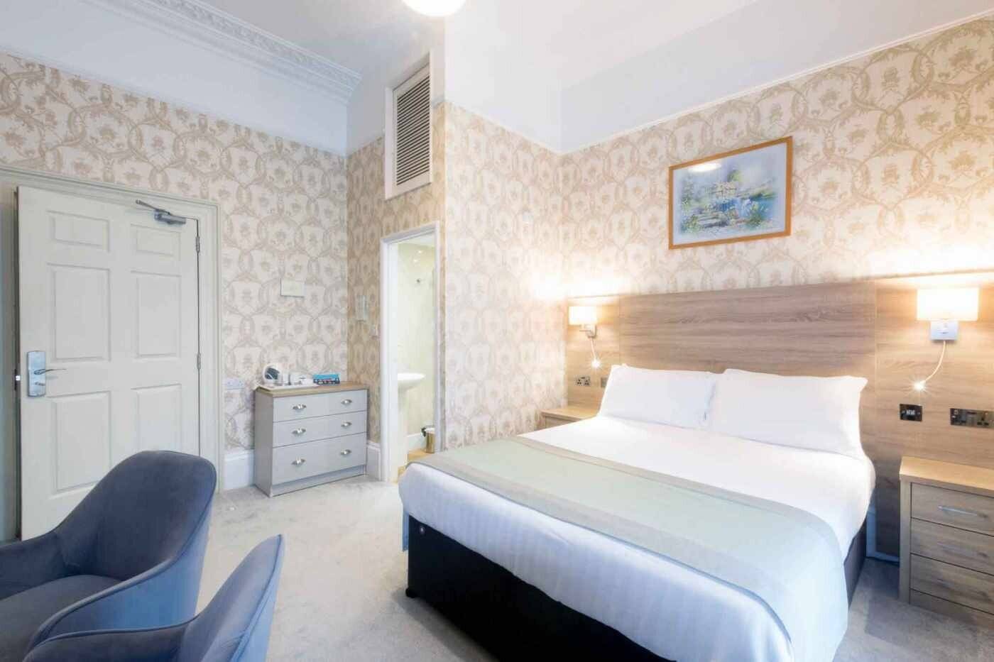A Fantastically Presented, 15/16-Bedroom Hotel For Sale Photo 10