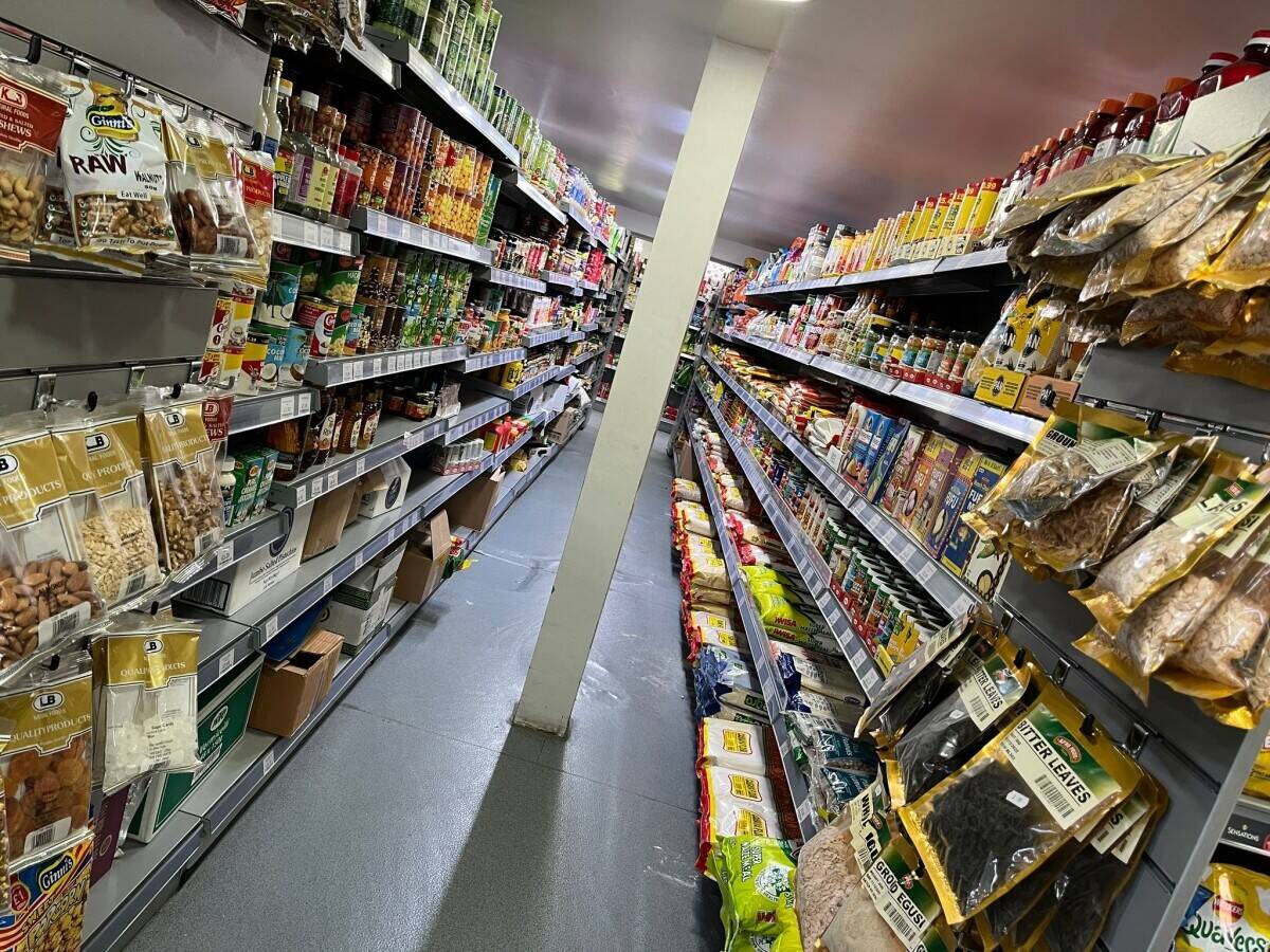 Super market with two bedroom flat Photo 10