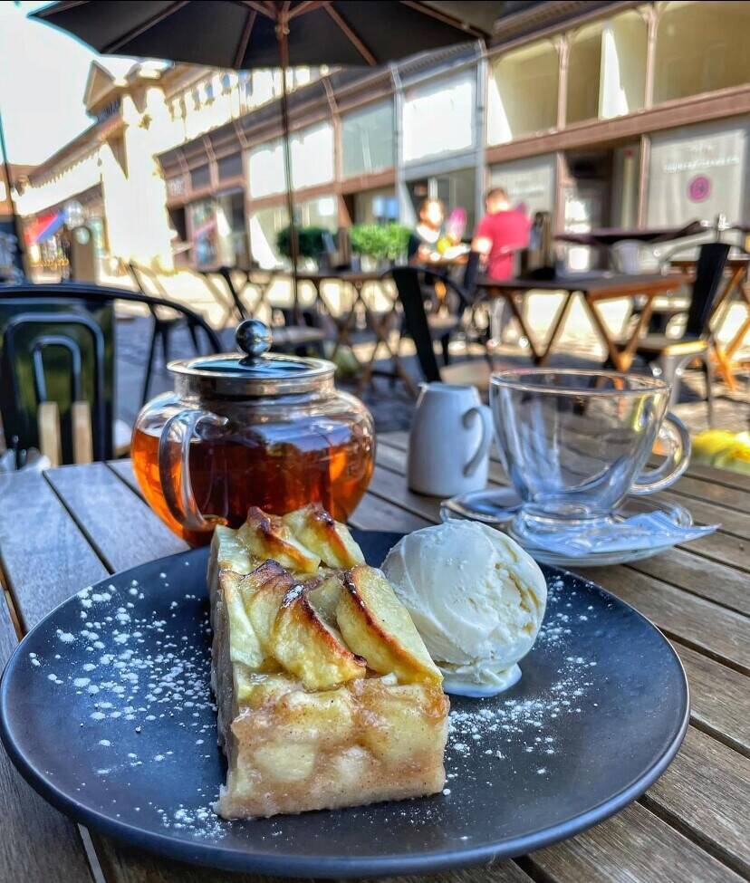 High turnover popular Cafe/ Restaurant for sale in Bolton Photo 9