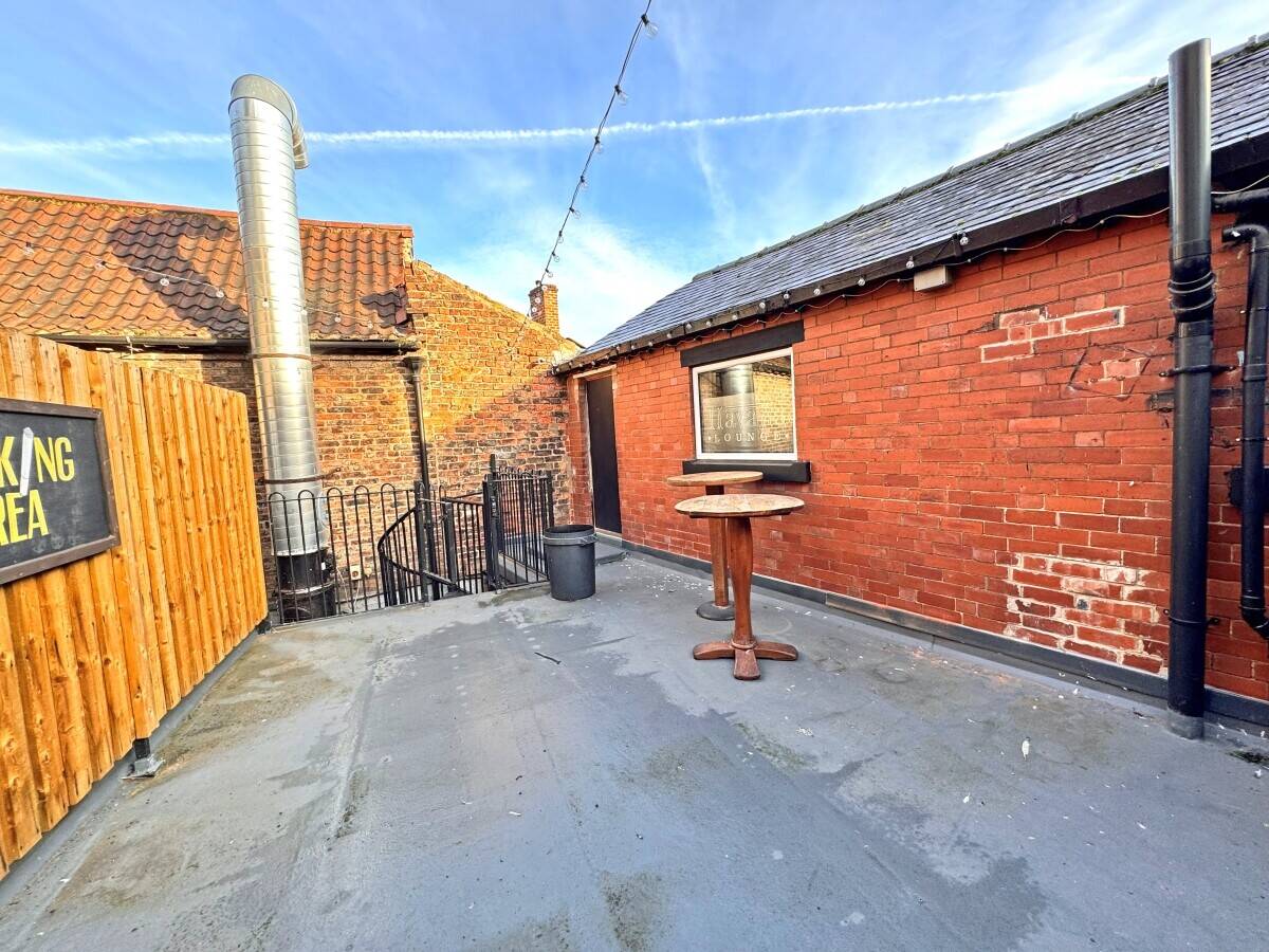 NORTH YORKSHIRE - FREEHOLD TOWN CENTRE PUB & LETTING ROOMS IN SELBY