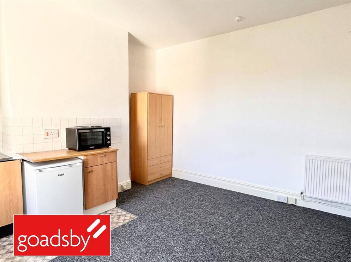 Established HMO Well Located Between Shops & Seafront