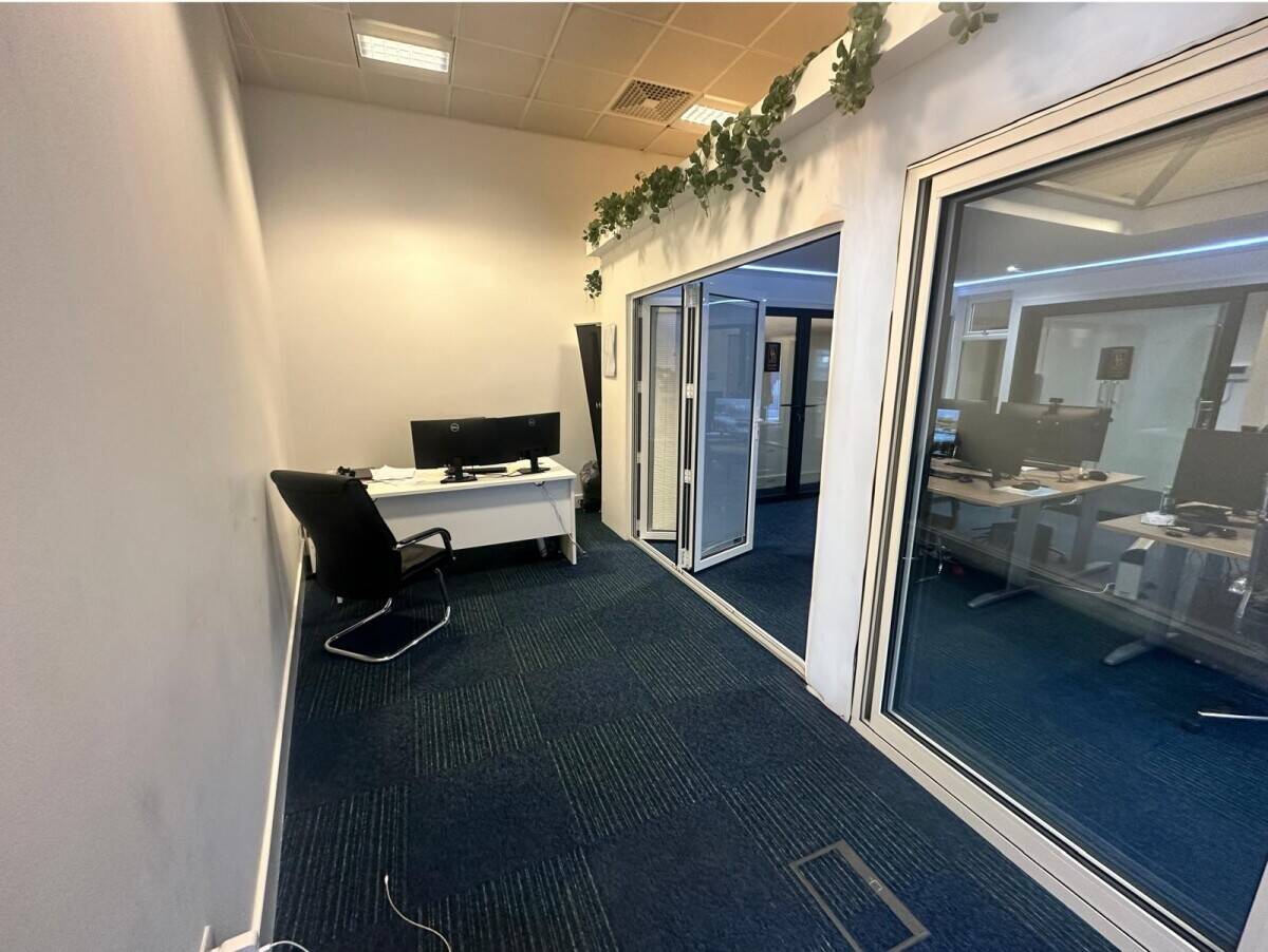 Aluminium Bifolding, Sliding Door, Window Showroom With Website