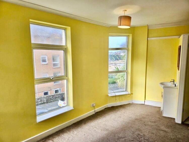 Freehold 16 Bedroom Commercial Property Located In Newquay, Cornwall