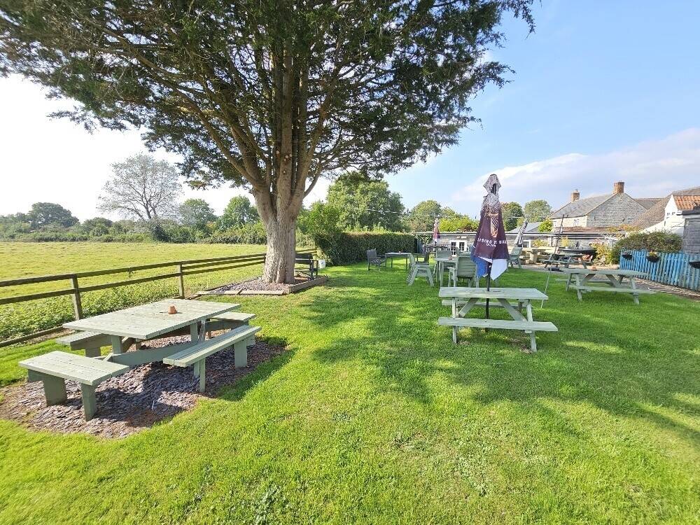 Character Detached Somerset Village Pub & Restaurant With 3 Bedroom Accommodation