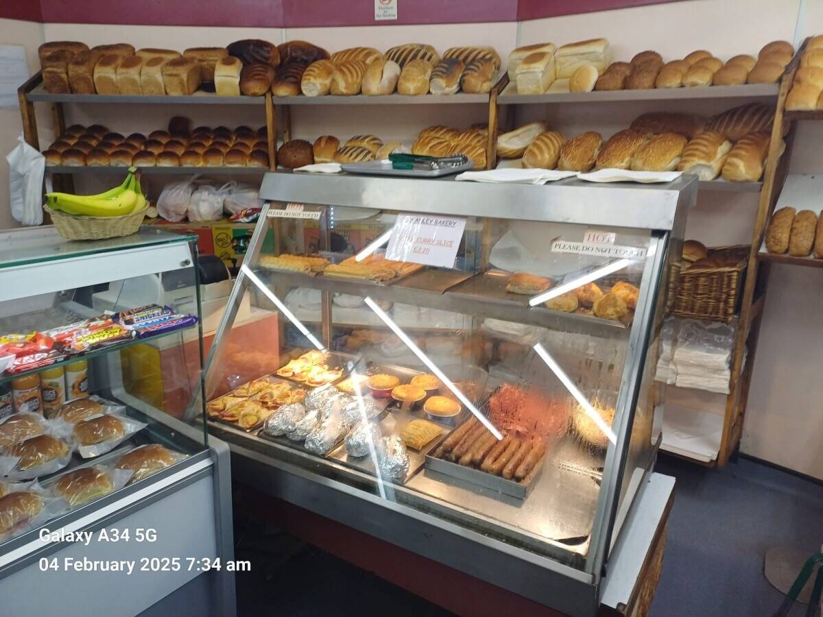 Established bakery with 2 sandwich round and small bread wholesale Photo 10