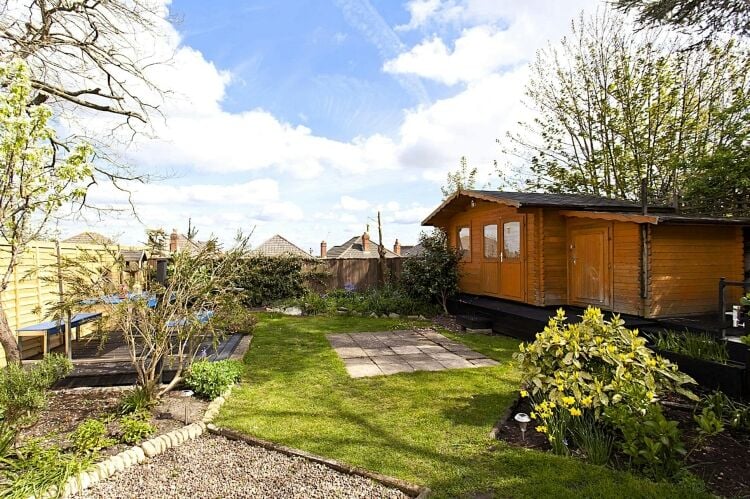 Retro Chic Exclusive Hire Business with Superior Owners Accommodation