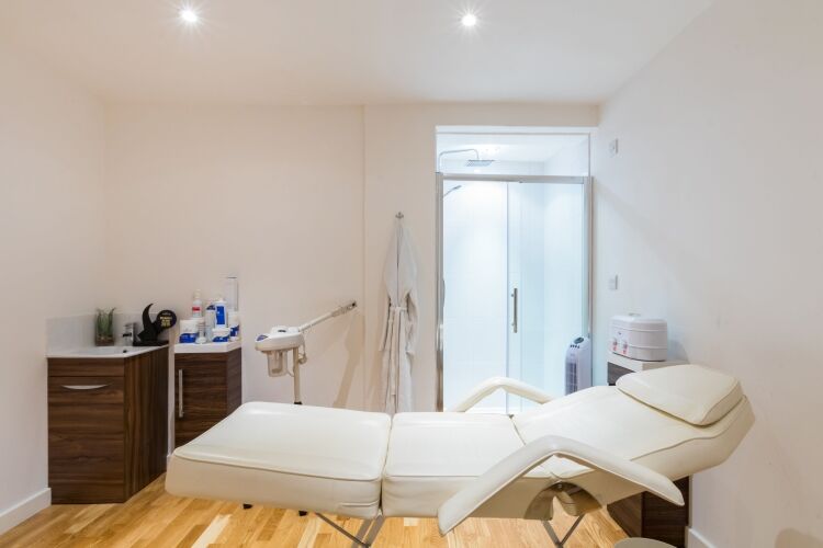 Well Established Beauty & Hair Salon in Busy High Street North West London