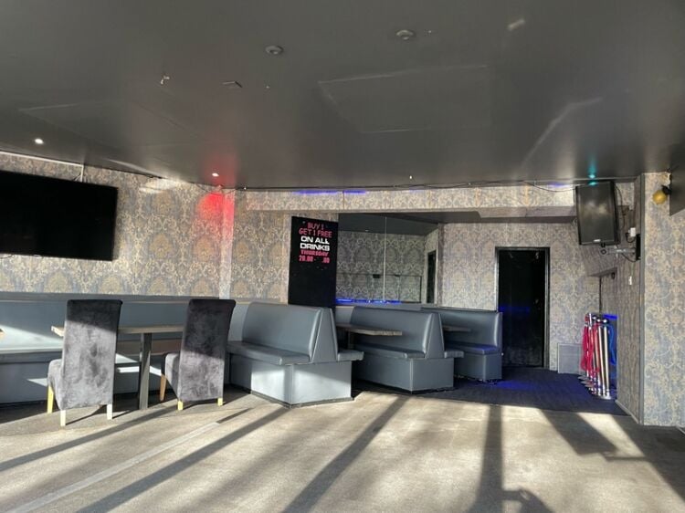 Popular Late Night Bar Photo 10
