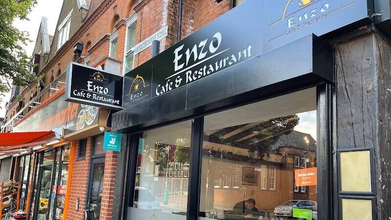 Vibrant Mediterranean restaurant in the affluent street Photo 10