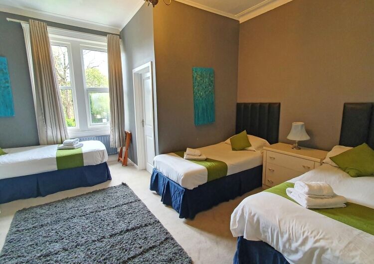 Prominent 28/29 Bedroom 2 Star Hotel with Consent to Extend