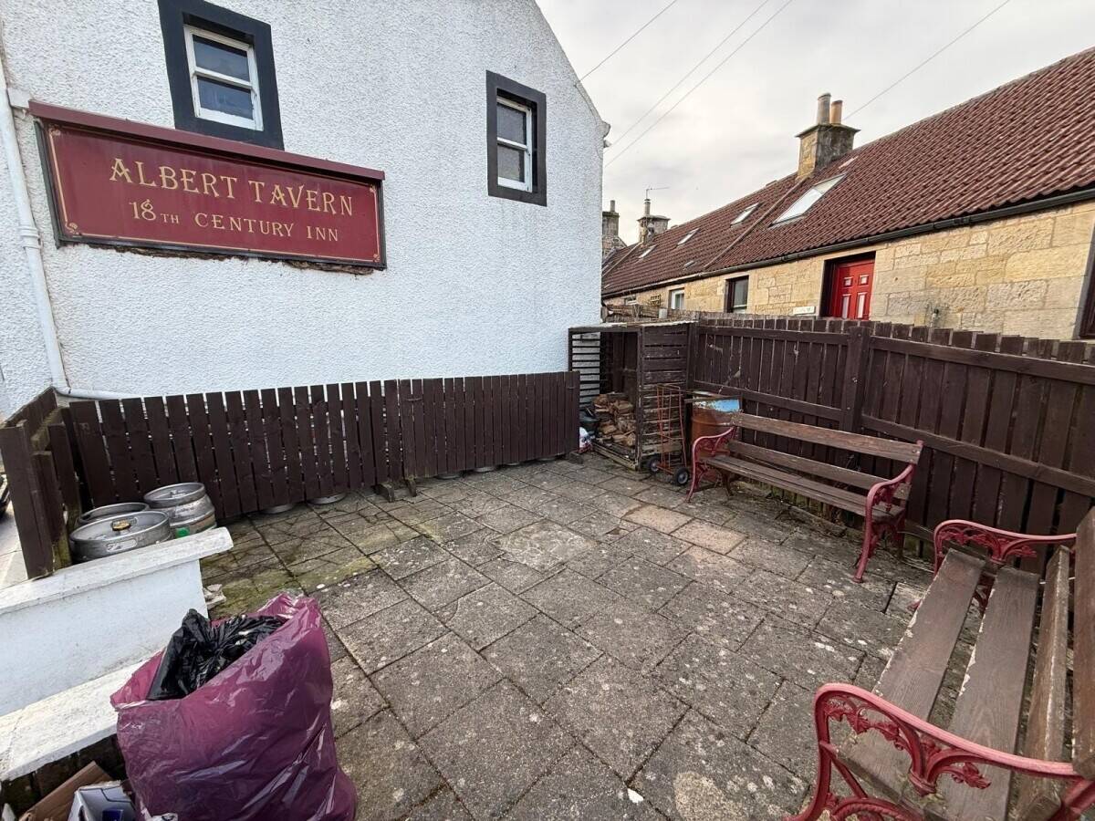 An Original and Charming Freehold 18th Century Village Inn / Pub with commercial kitchen  (ref 1732) Photo 10