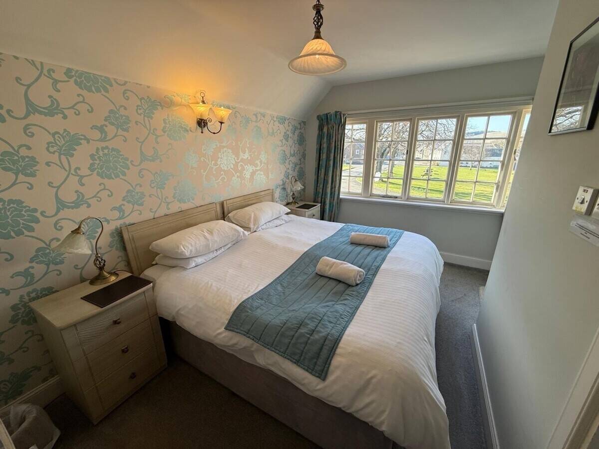 A superb hotel located in a sought-after village in the Scottish Borders (ref 1734)