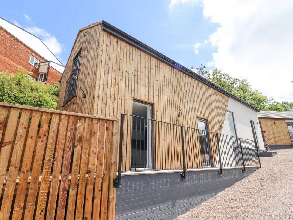 Turnkey Holiday Let Business – 4 Units, Land & Fishing Lake – Fully Operational Investment