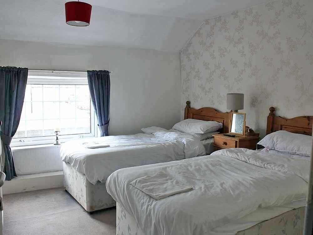 NOTTINGHAMSHIRE - 9 BEDROOM HOTEL, BAR AND RESTAURANT WITH CAR PARK Photo 10