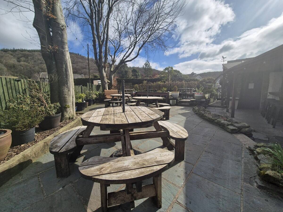 LAKE DISTRICT NATIONAL PARK – QUAINT VILLAGE PUB IN THE HEART OF GRIZEDALE FOREST Photo 10