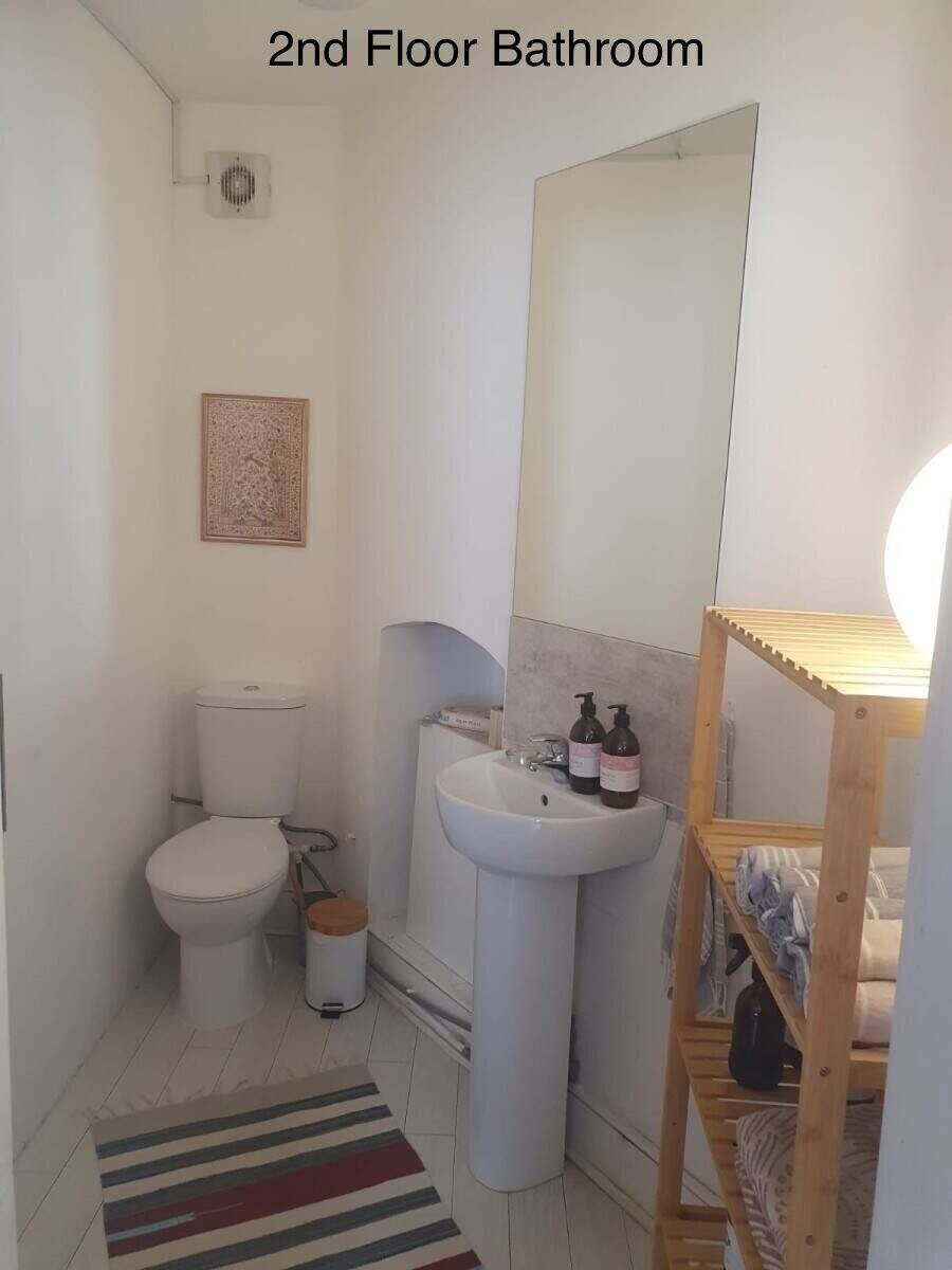 The 'Zero-Rent' Retail Shop Asset | Hoxton Square Prime