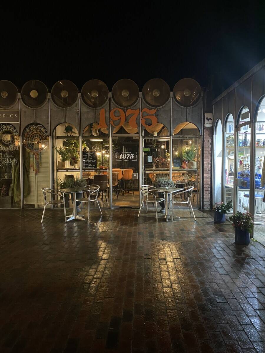 Wine, cafe bar and restaurant in Woodbridge, Suffolk Photo 9