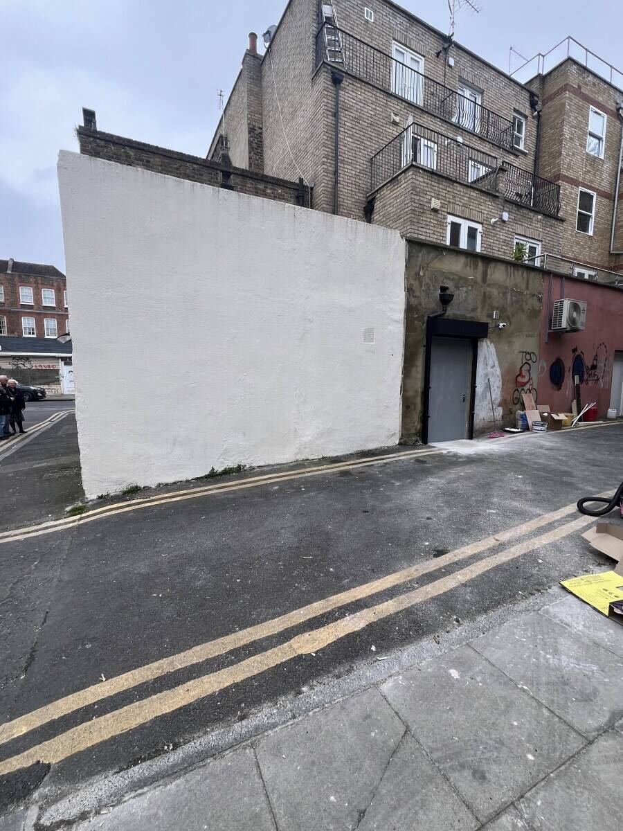 Self contained room to rent in the heart of Hoxton Street Market, with parking all bills included in rent