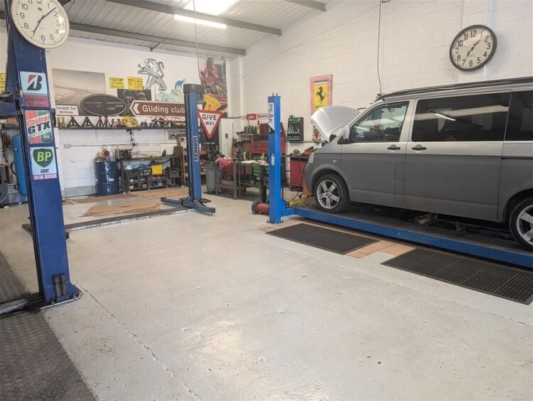MOTOR VEHICLE GARAGE Photo 10
