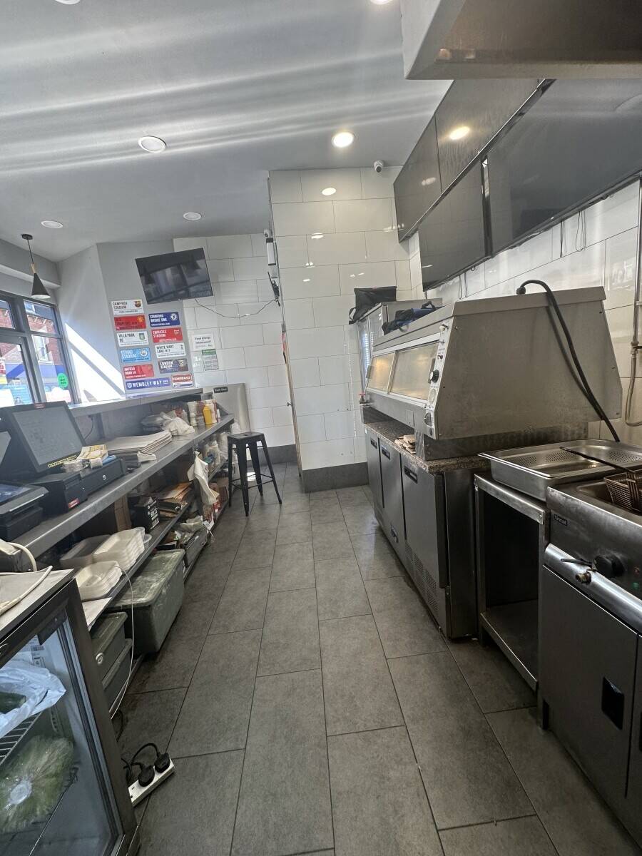 Prime Location in Town centre for sale Fried Chicken Shop Photo 10