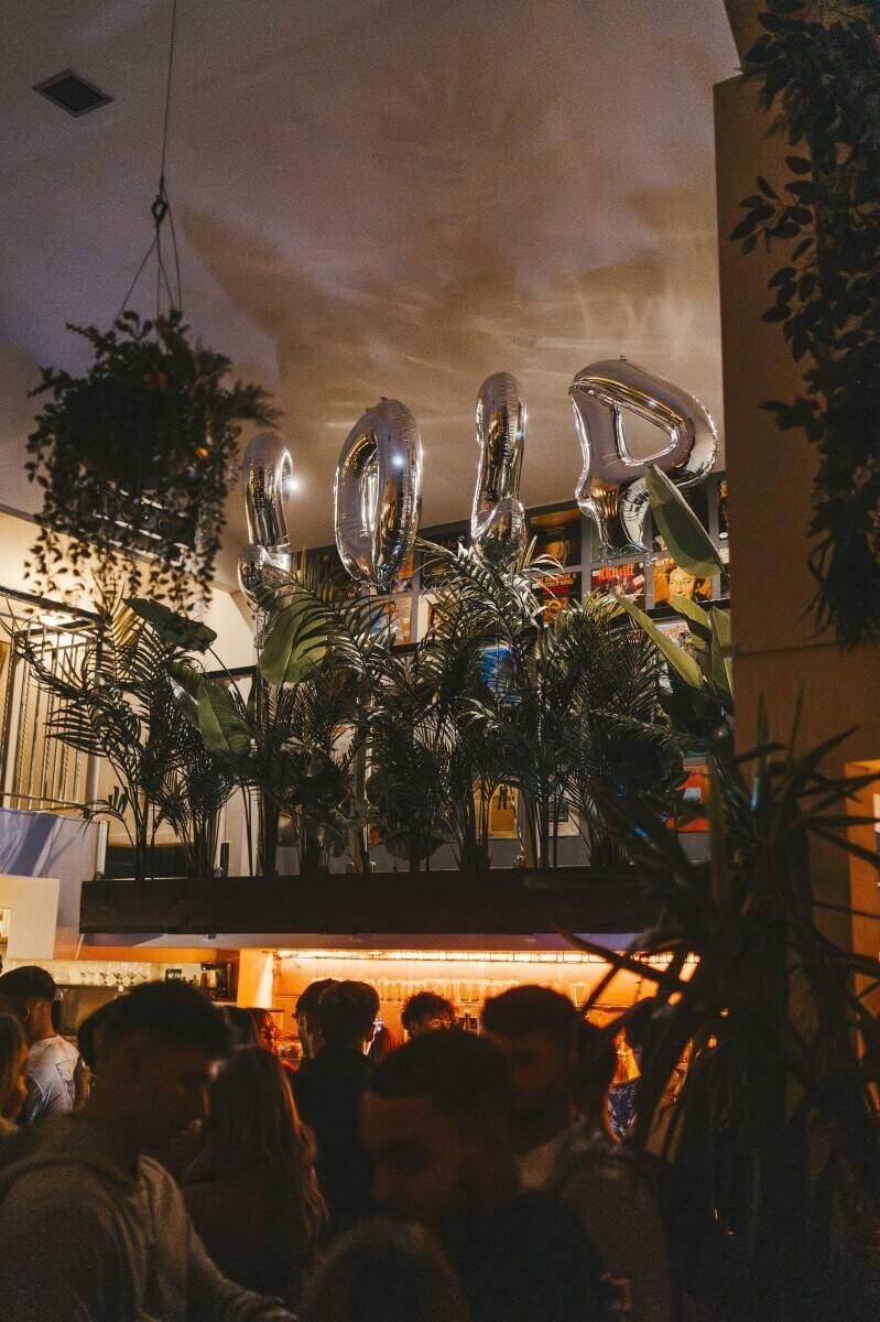 Fully Licensed Bar & Events Venue with Late Licence – Large Bar, Kitchen & Outdoor Seating
