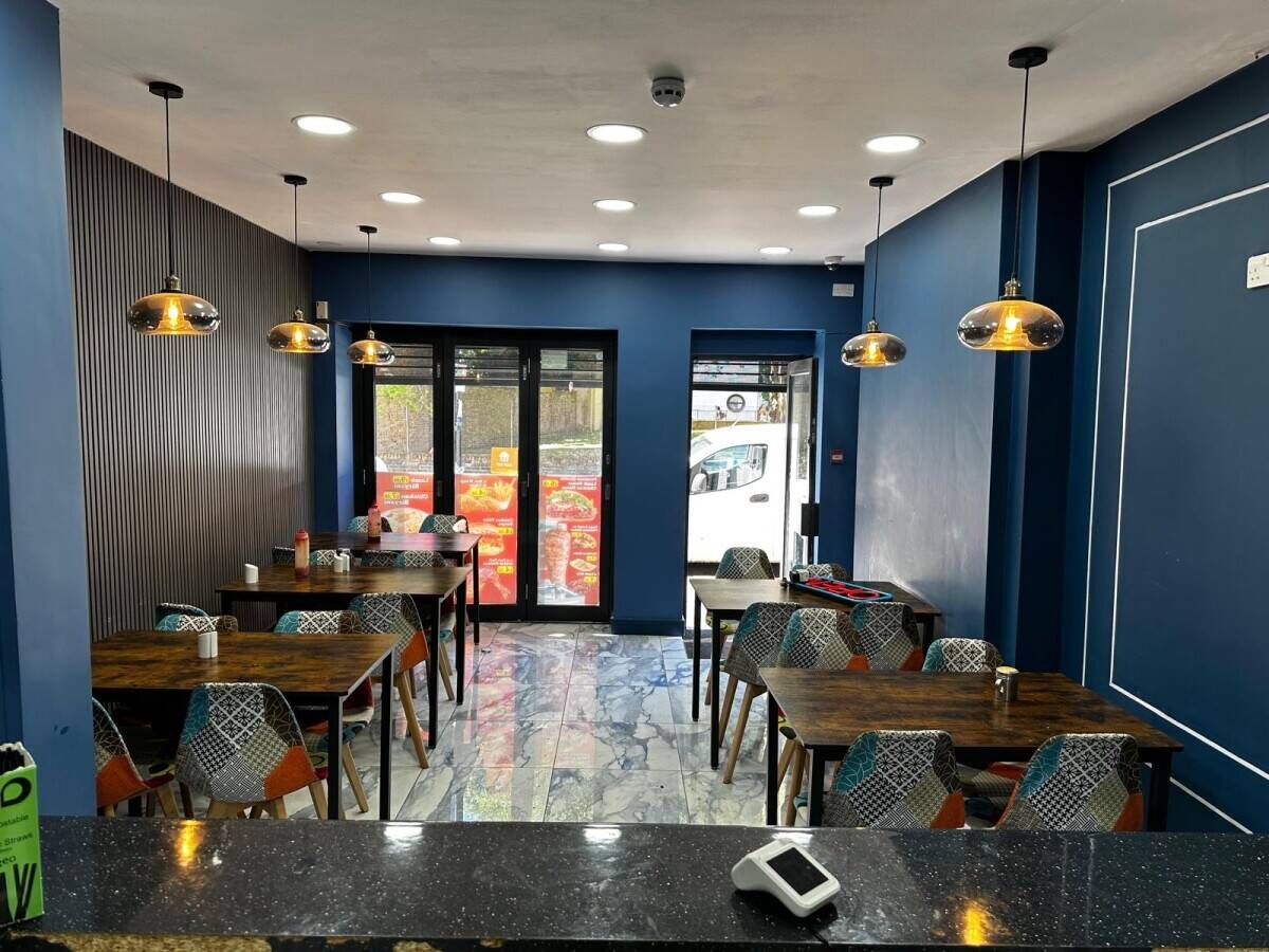 Modern Equipped Takeaway Shop on Edgware Road For Sale