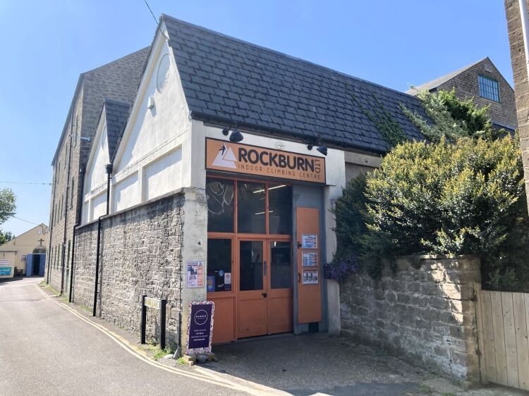 INDOOR CLIMBING/BOULDERING CENTRE with CAFÉ