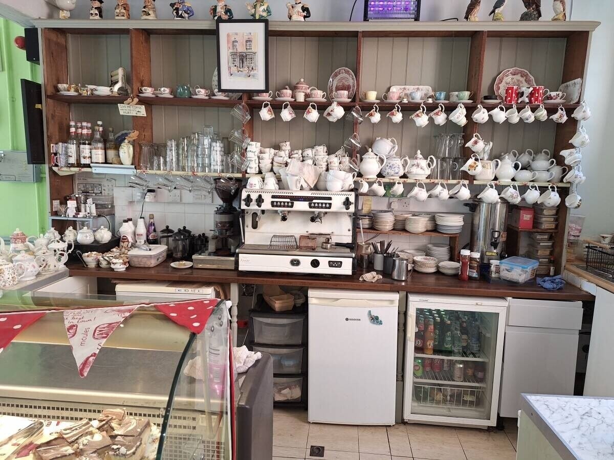Quintessential cafe/tea room with huge potential Photo 9