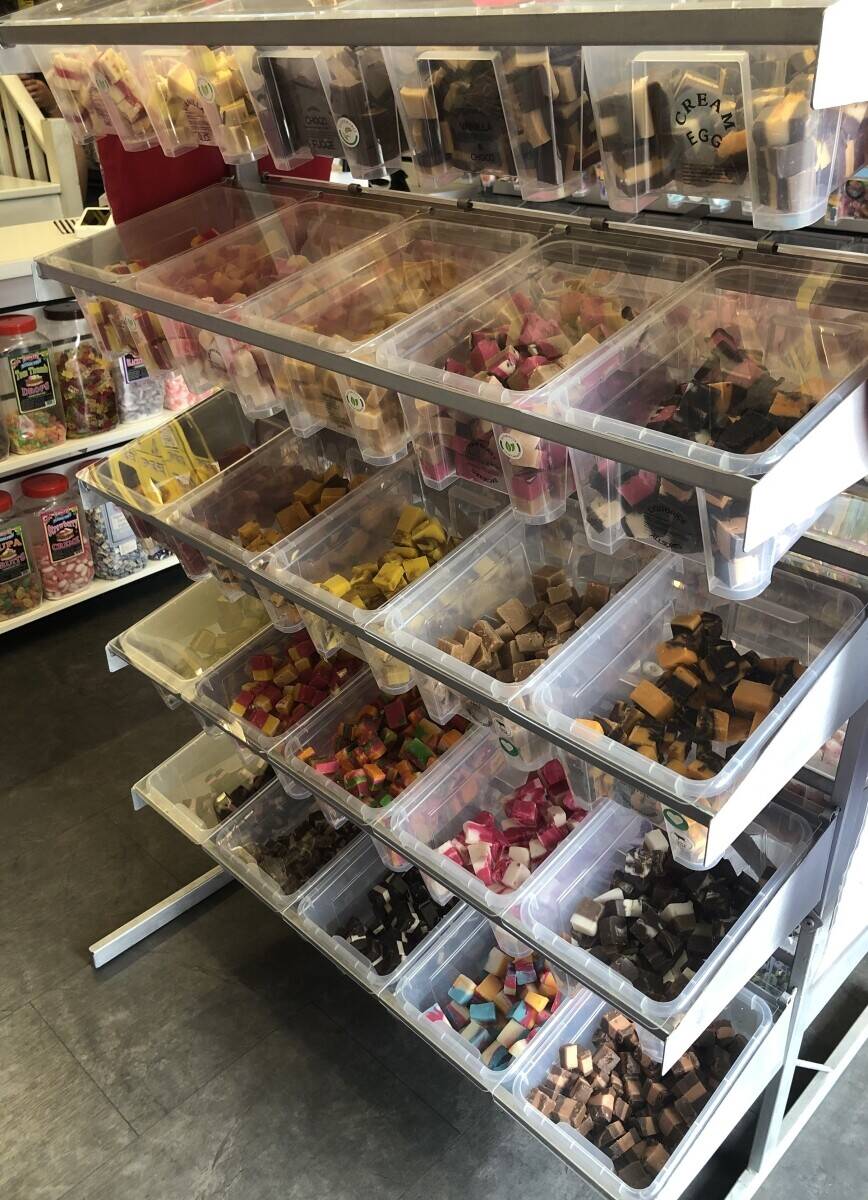 Independent family run sweet shop for sale Photo 10