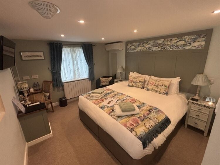 House For Sale in Leeds