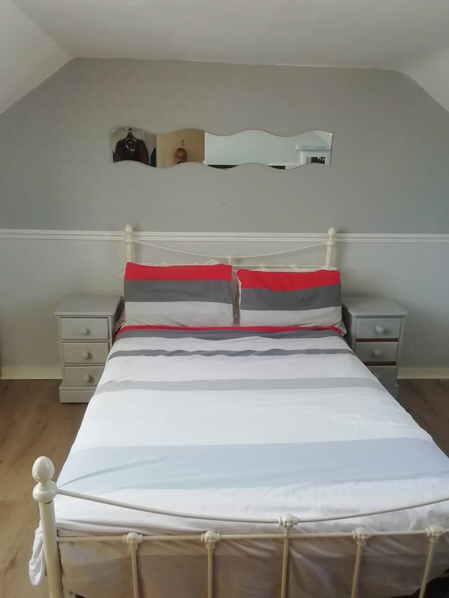 Immaculate Sea View Guest with Pretty Garden Photo 10