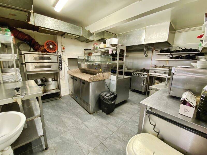 LONG ESTABLISHED 60-70 COVER RESTAURANT - NORTH STREET, ROCHFORD.