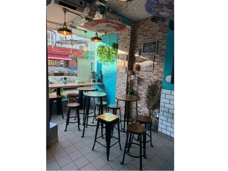Street Food-Inspired Takeaway with Top Ratings – Turnkey Business by the Sea