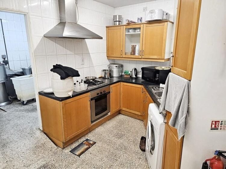 Established Traditional Fish & Chip Shop – West Bromwich Photo 10
