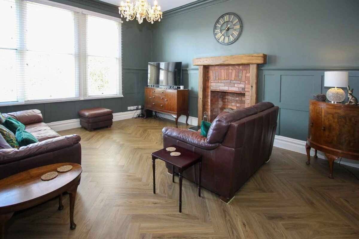 An 11-letting-bedroom former guest house Photo 10
